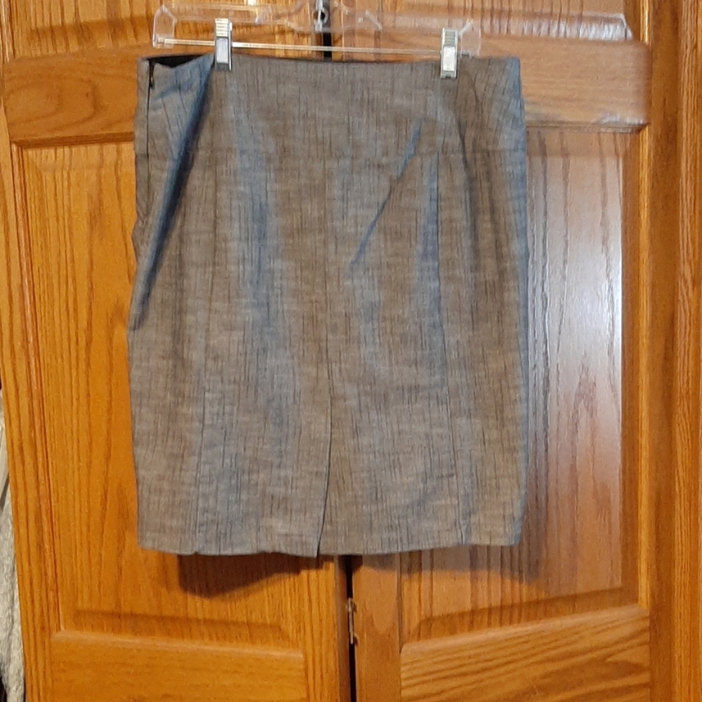 skirt - Picture 2 of 4